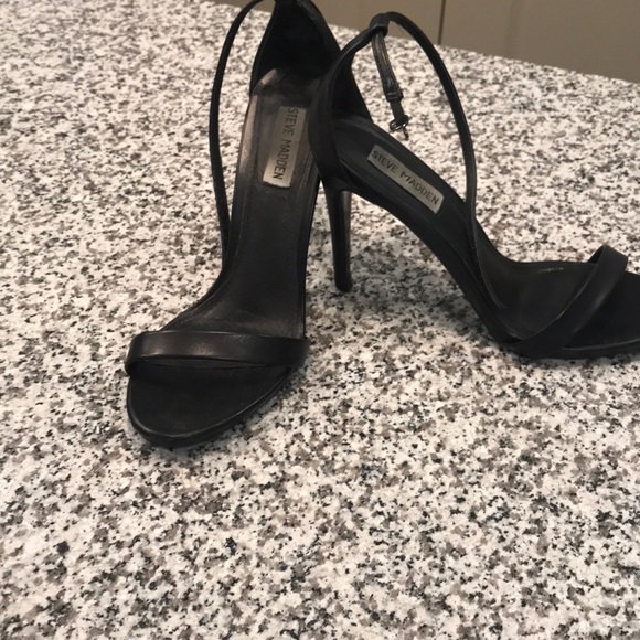 Black Steve Madden heels - Picture 2 of 7
